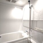 清潔感のあるバスルームです